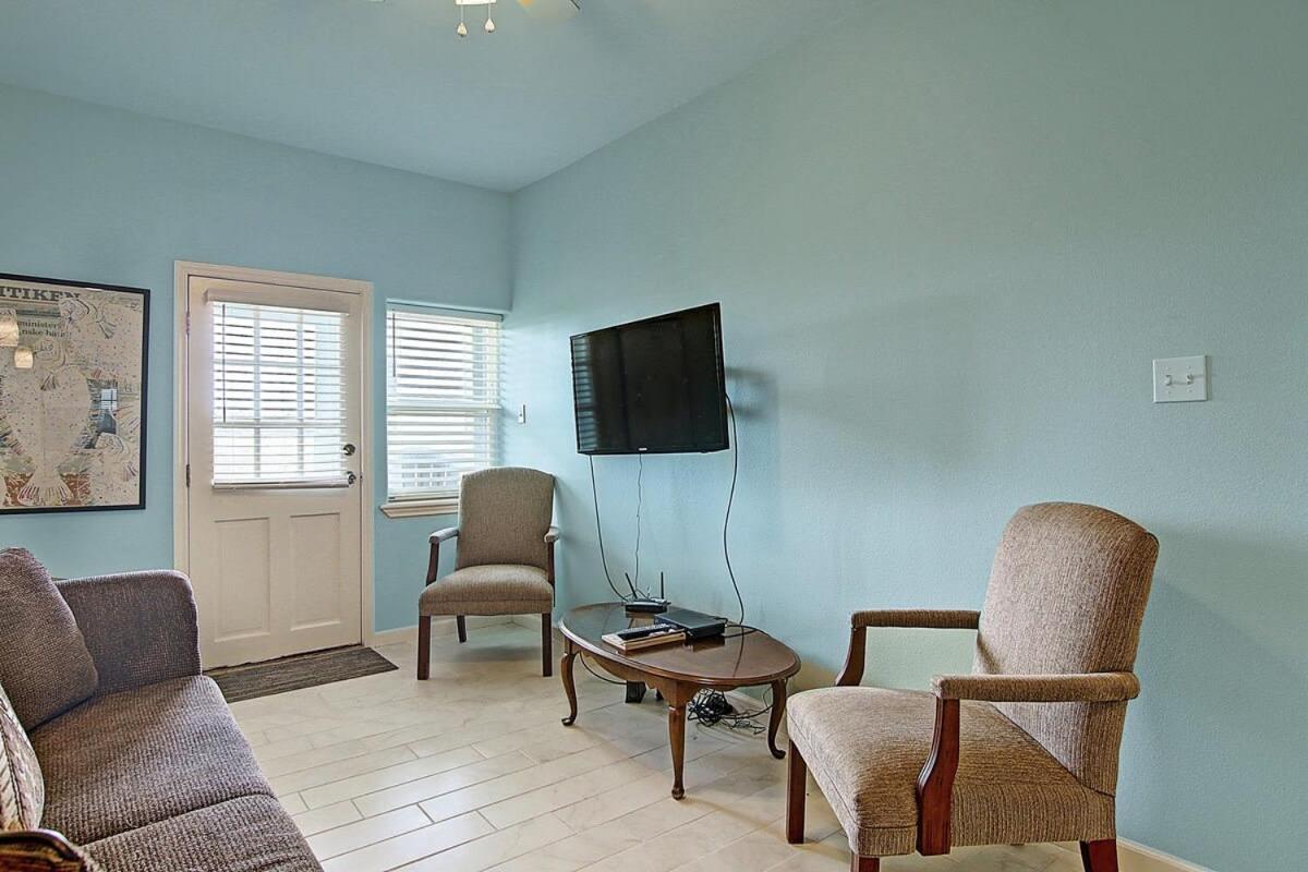 Captain Quarter's 1 Bedrm Unit At Sea Isle Village Holiday home Port Aransas