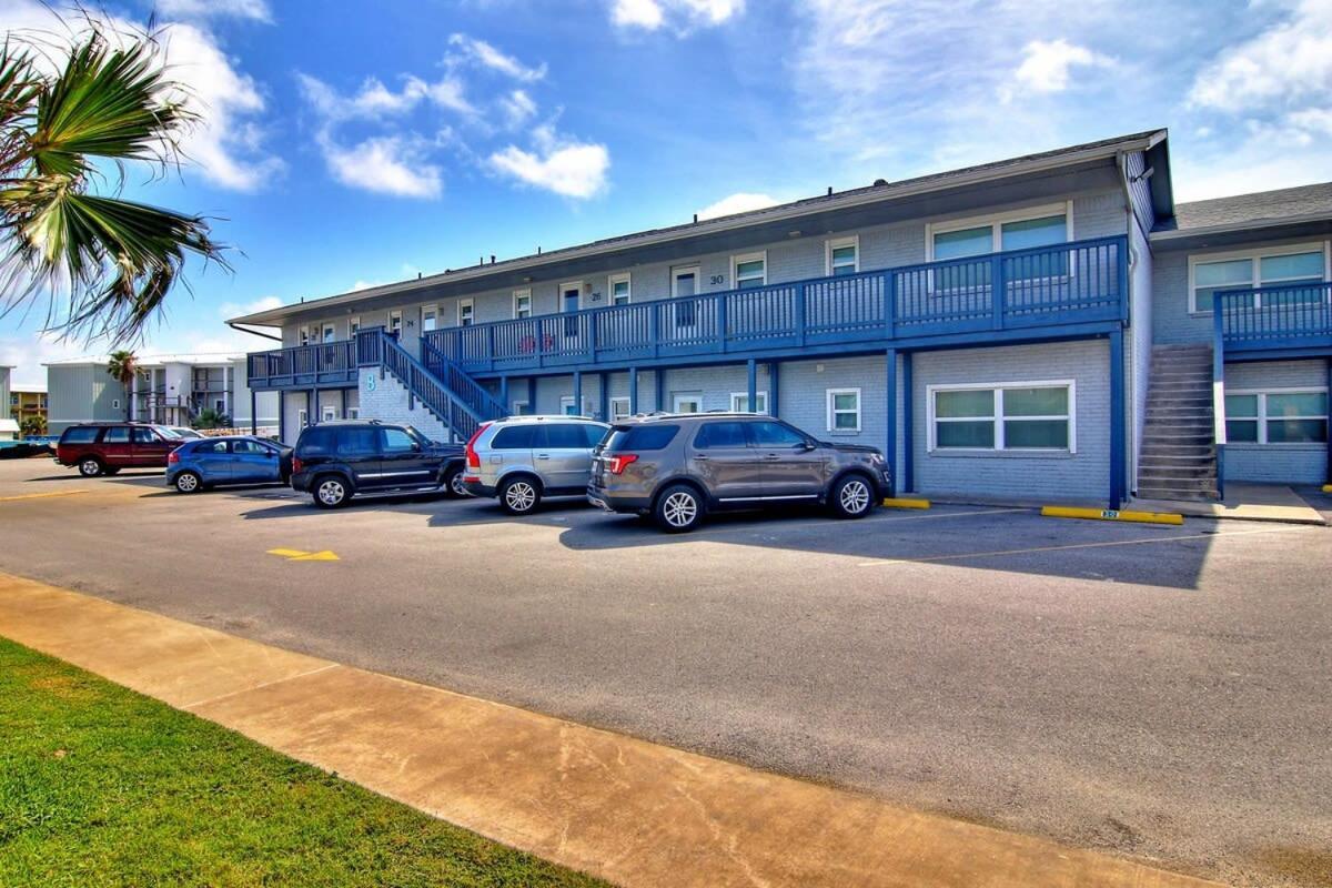 Captain Quarter's 1 Bedrm Unit At Sea Isle Village Holiday home Port Aransas